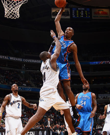 8年了打工女王2B仍不能休息！《codm》联动《尼尔》